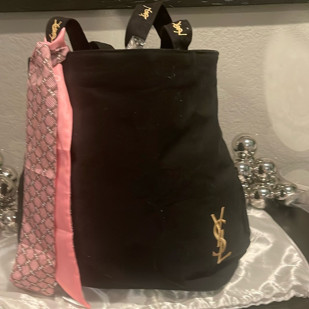 YVES SAINT LAURENT PARFUMS CANVAS TOTE🖤💗 H 12”x W 15” x D 4”.